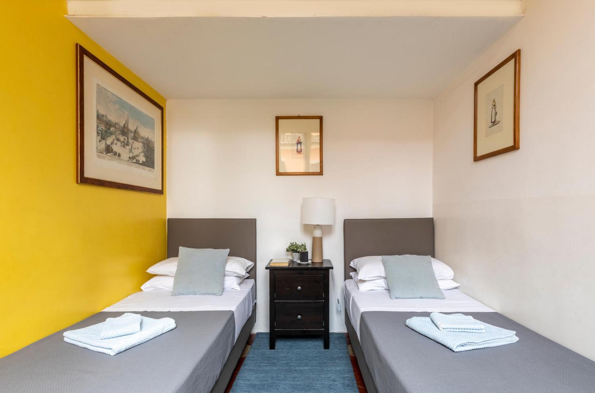 Colosseo Apartment- Heart Of Rione Monti Rome Exterior photo